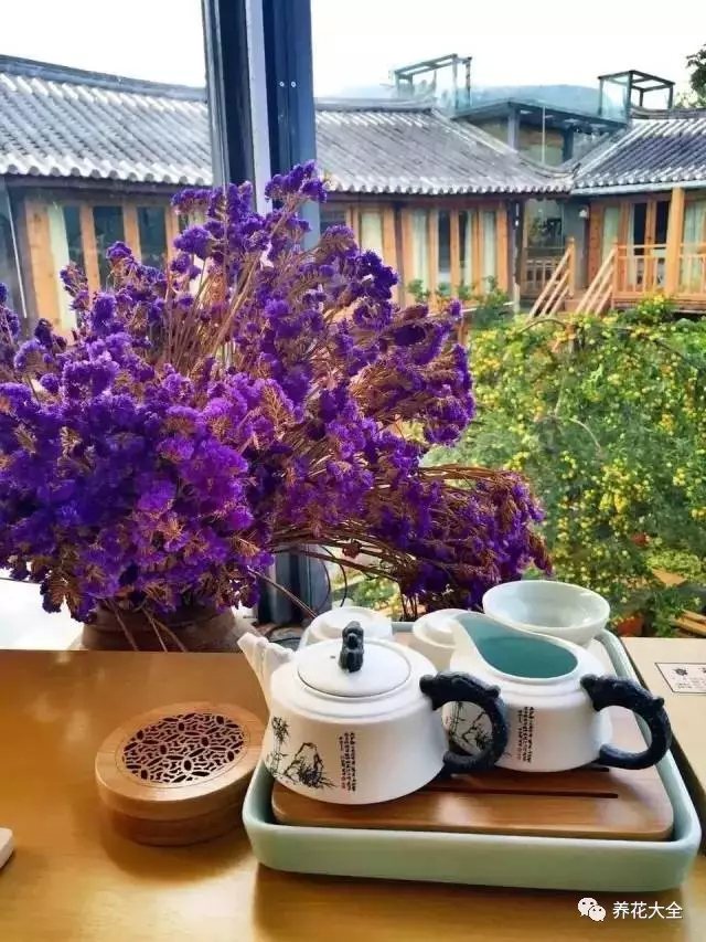 闲来无事时，小酌一杯，看时光流转，云卷云舒。2