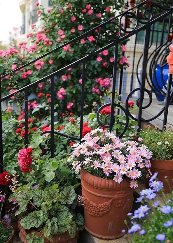 自己也不断摸索，积累经验，反复尝试，这其中也难免磕磕碰碰。